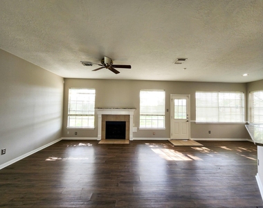 2412 N Mission Circle - Photo Thumbnail 14