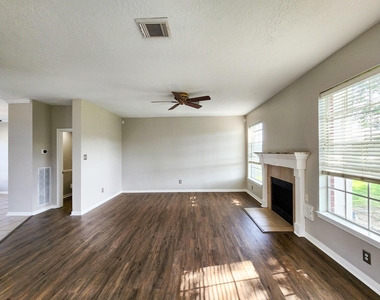 2412 N Mission Circle - Photo Thumbnail 11