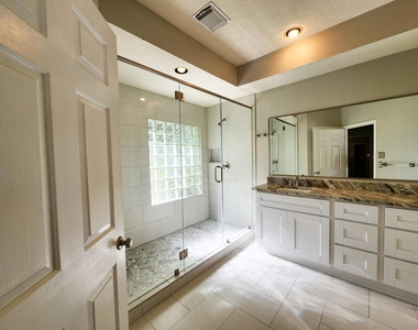 2412 N Mission Circle - Photo Thumbnail 23