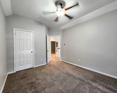 2412 N Mission Circle - Photo Thumbnail 16