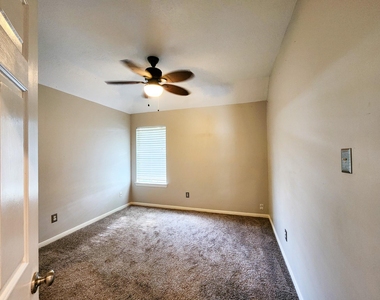 2412 N Mission Circle - Photo Thumbnail 17