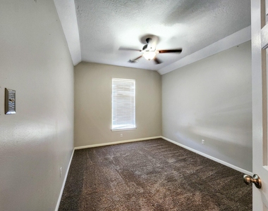 2412 N Mission Circle - Photo Thumbnail 15