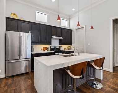 1708 Dart Street - Photo Thumbnail 9