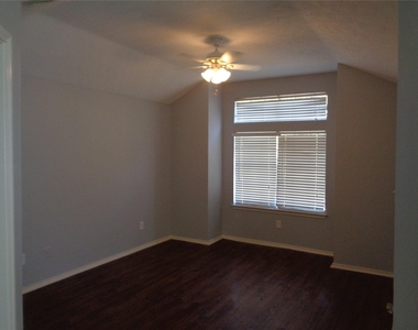 9414 Westacre Place - Photo Thumbnail 16