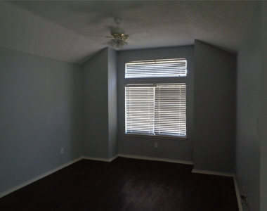 9414 Westacre Place - Photo Thumbnail 17