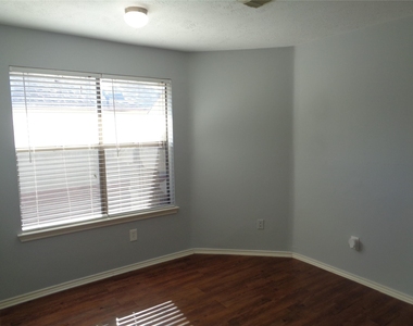 9414 Westacre Place - Photo Thumbnail 21