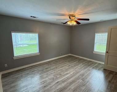 6629 Corbin Street - Photo Thumbnail 7