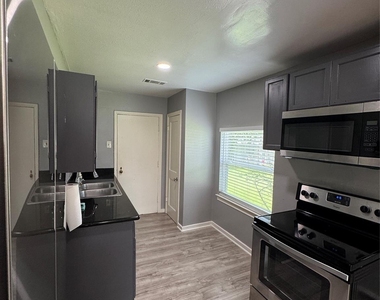 6629 Corbin Street - Photo Thumbnail 5