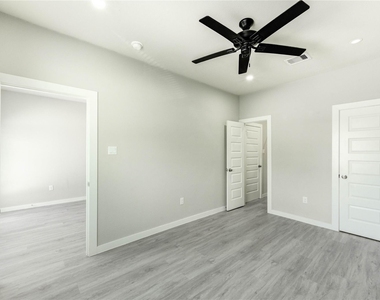 8157 Tate Street - Photo Thumbnail 8