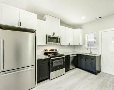 8157 Tate Street - Photo Thumbnail 5