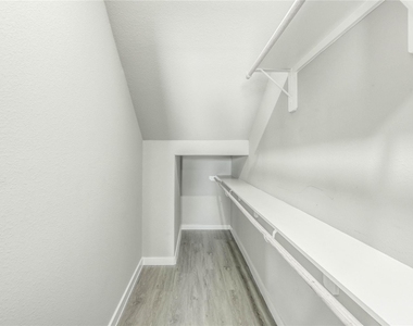 8157 Tate Street - Photo Thumbnail 11