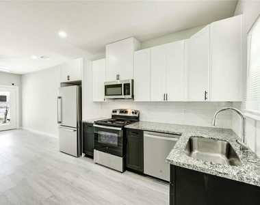 8157 Tate Street - Photo Thumbnail 3