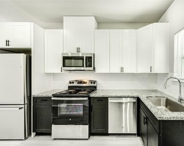 8157 Tate Street - Photo Thumbnail 4