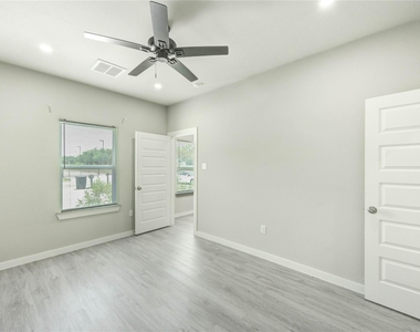 8157 Tate Street - Photo Thumbnail 7