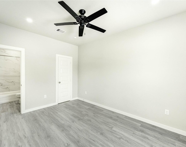 8157 Tate Street - Photo Thumbnail 14