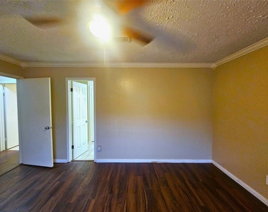6402 Barrygate Drive - Photo Thumbnail 10