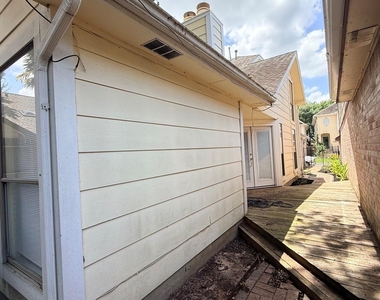 1208 Normans Woods Street - Photo Thumbnail 22