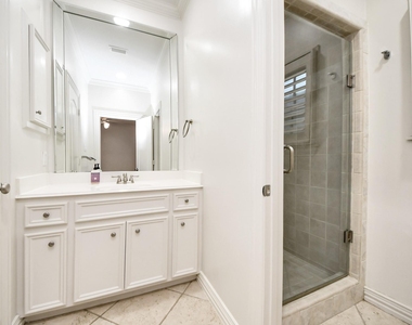 1912 Greenwich Place Drive - Photo Thumbnail 4