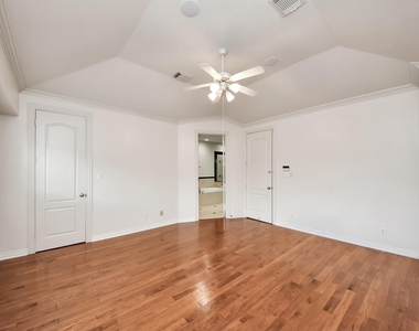 1912 Greenwich Place Drive - Photo Thumbnail 15