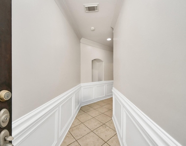 1912 Greenwich Place Drive - Photo Thumbnail 2