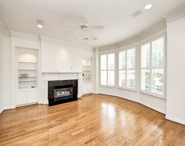 1912 Greenwich Place Drive - Photo Thumbnail 9