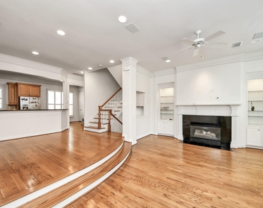 1912 Greenwich Place Drive - Photo Thumbnail 6