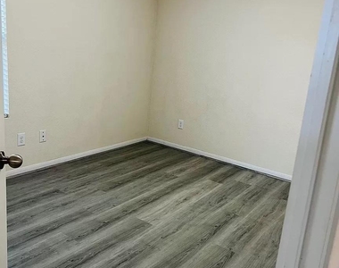 3247 Upland Spring Trce - Photo Thumbnail 6