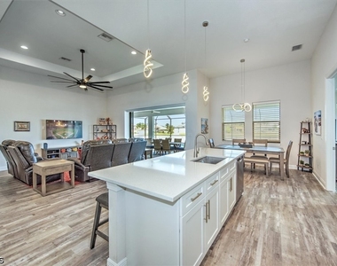 3527 Sw 4th Lane - Photo Thumbnail 4