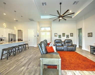 3527 Sw 4th Lane - Photo Thumbnail 5