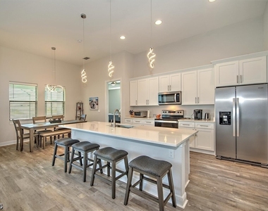 3527 Sw 4th Lane - Photo Thumbnail 2