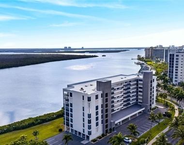 4203 Bay Beach Lane - Photo Thumbnail 27