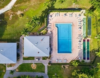 4203 Bay Beach Lane - Photo Thumbnail 18