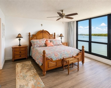 4203 Bay Beach Lane - Photo Thumbnail 9