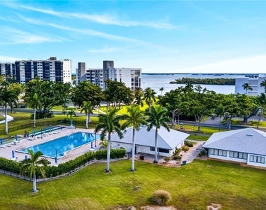 4203 Bay Beach Lane - Photo Thumbnail 21