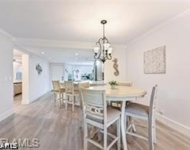 360 Horse Creek Drive - Photo Thumbnail 5