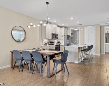 14644 Edgewater Circle - Photo Thumbnail 9