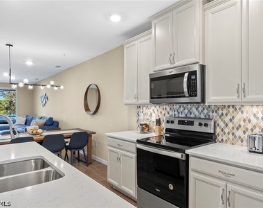 14644 Edgewater Circle - Photo Thumbnail 6