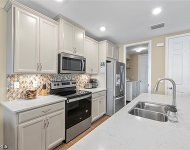 14644 Edgewater Circle - Photo Thumbnail 7