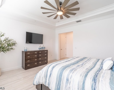 16364 Viansa Way - Photo Thumbnail 12