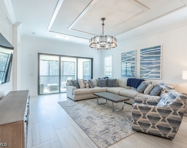 16364 Viansa Way - Photo Thumbnail 10
