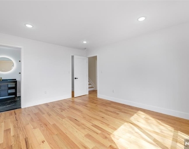 270 Lafayette - Photo Thumbnail 5