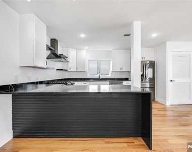 270 Lafayette - Photo Thumbnail 19