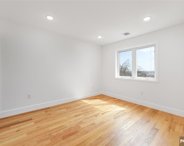 270 Lafayette - Photo Thumbnail 9