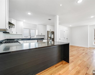 270 Lafayette - Photo Thumbnail 24
