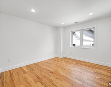 270 Lafayette - Photo Thumbnail 11