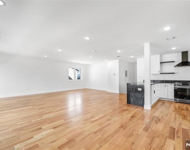 270 Lafayette - Photo Thumbnail 22