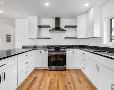 270 Lafayette - Photo Thumbnail 15