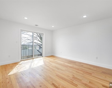 270 Lafayette - Photo Thumbnail 2