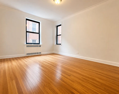 West 186th Street - Photo Thumbnail 2
