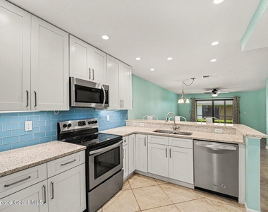 290 Paradise Boulevard - Photo Thumbnail 4